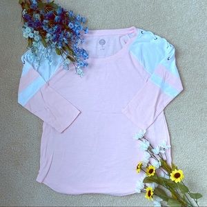 Cute light pink top 🌷
